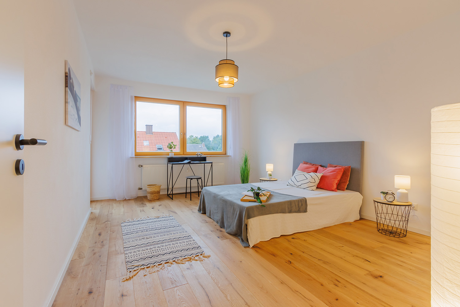 Modernes Schlafzimmer in modernisierter Wohnung
